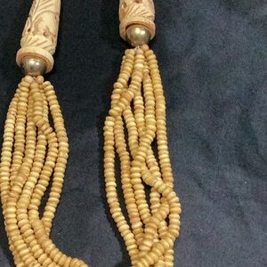 Elegant Beaded Necklace in Gold